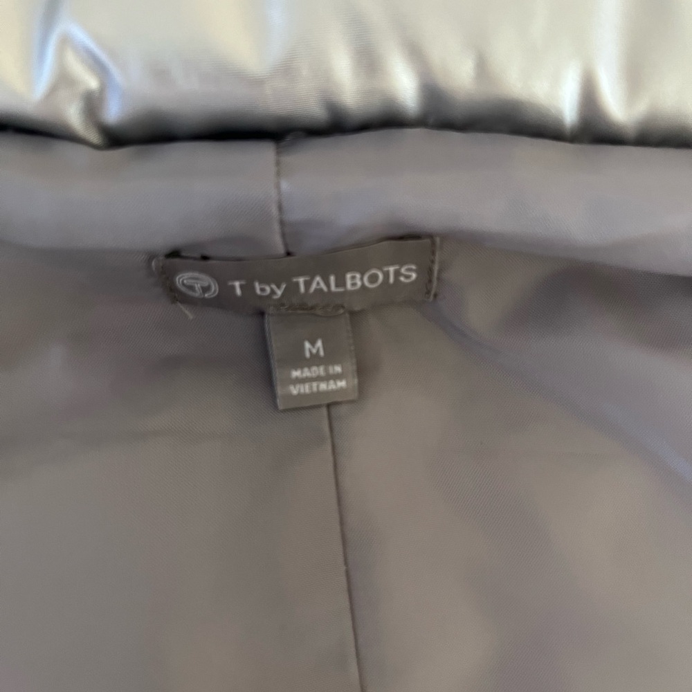 T by Talbots Silver Metallic Quilted Puffer Vest Women’s Size M Snap Zip Hood - Picture 2 of 7